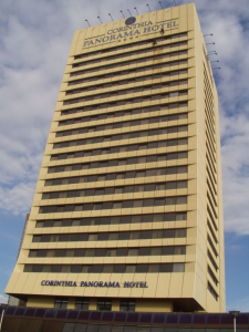 Čištění fasády Panorama hotelu Corinthia 